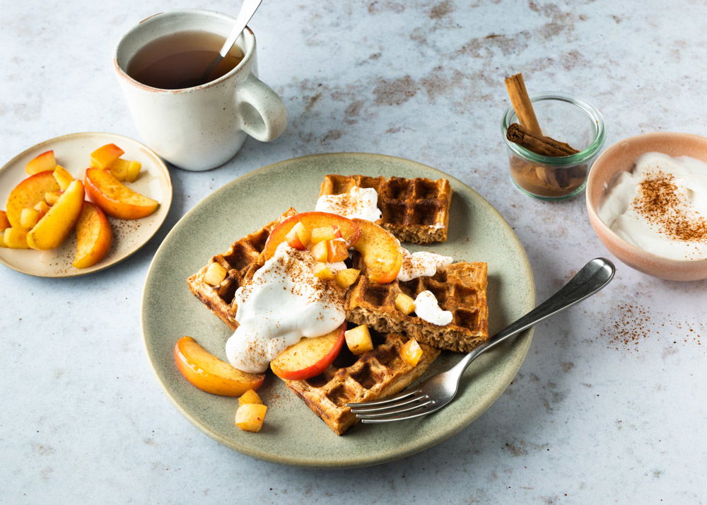 Haverwafels met gebakken appeltjes en kaneel