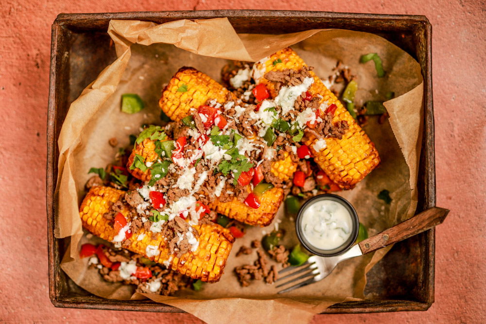 Loaded maiskolven met gehakt uit de airfryer