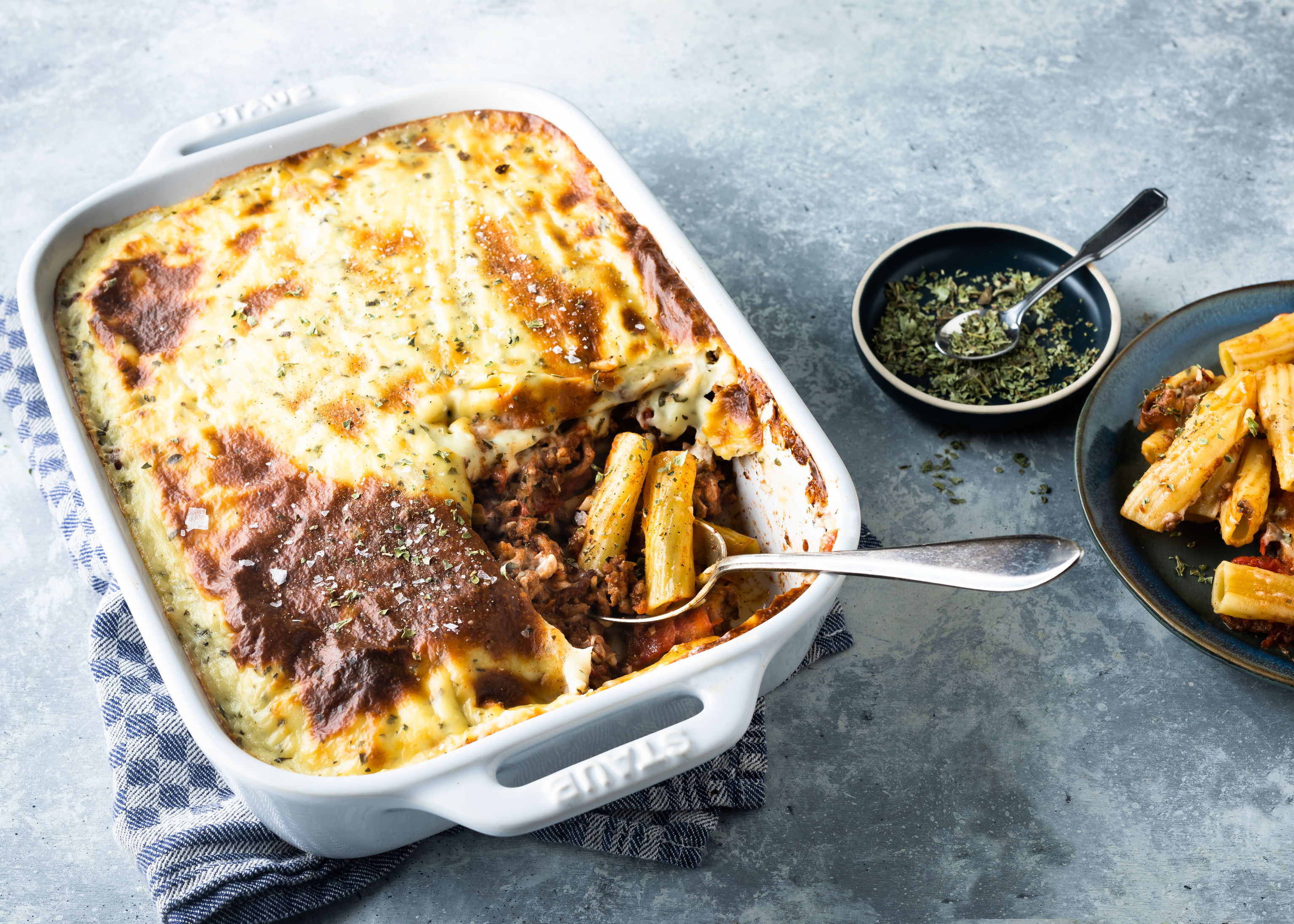 Pastitsio met vleessaus en romige bechamelsaus