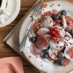 Roze poffertjes van bramen en biet