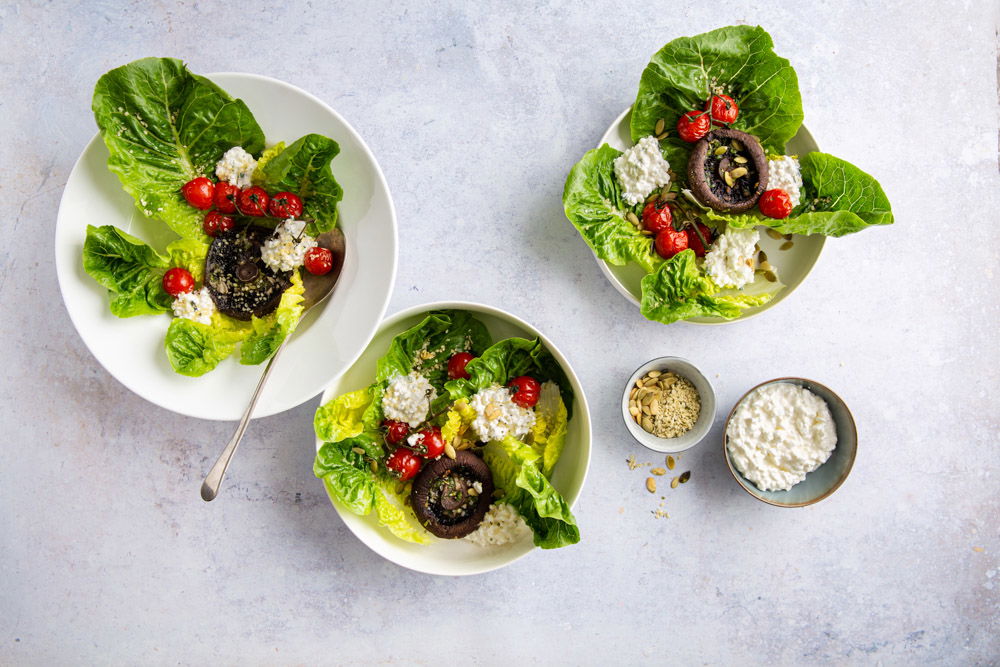 Salade met geroosterde portobello en Hüttenkäse