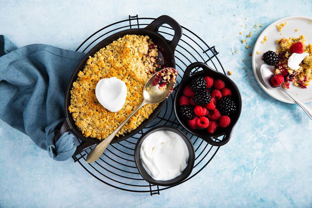 Vegan Crumble Met Rood Fruit, Noten En Kokosyoghurt 2