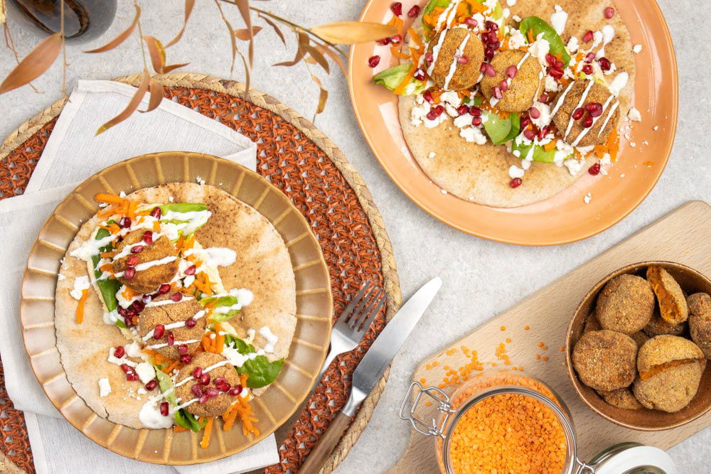 Vegetarische groenteburgertjes uit de airfryer op Libanees platbrood