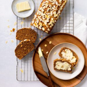 Ontbijtkoek met nootmuskaat en roomboter