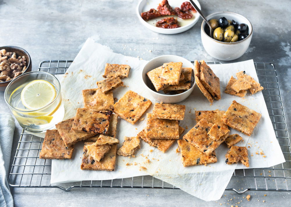 Zongedroogde Tomaat, Olijven En Notencrackers 1