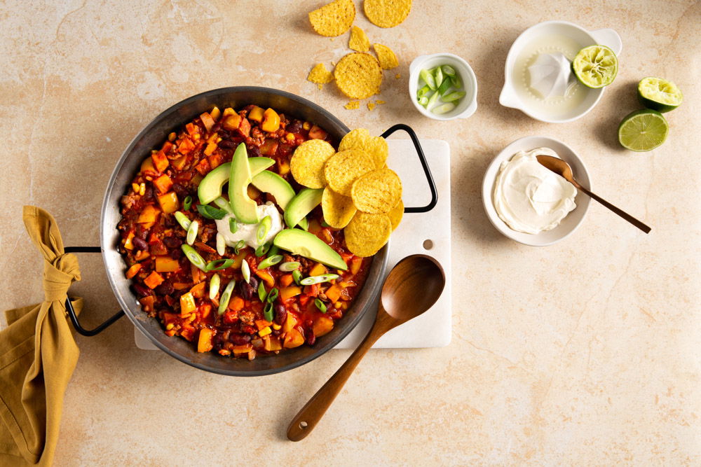 Chili con carne met zoete aardappel en nacho chips