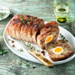 Gehaktbrood met hele eieren
