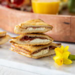 Mini tosti met geitenkaas en prosciutto