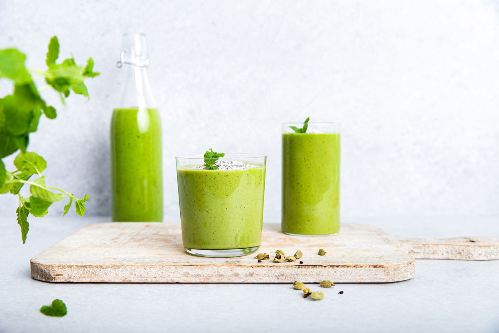 Groene smoothie met kardemom