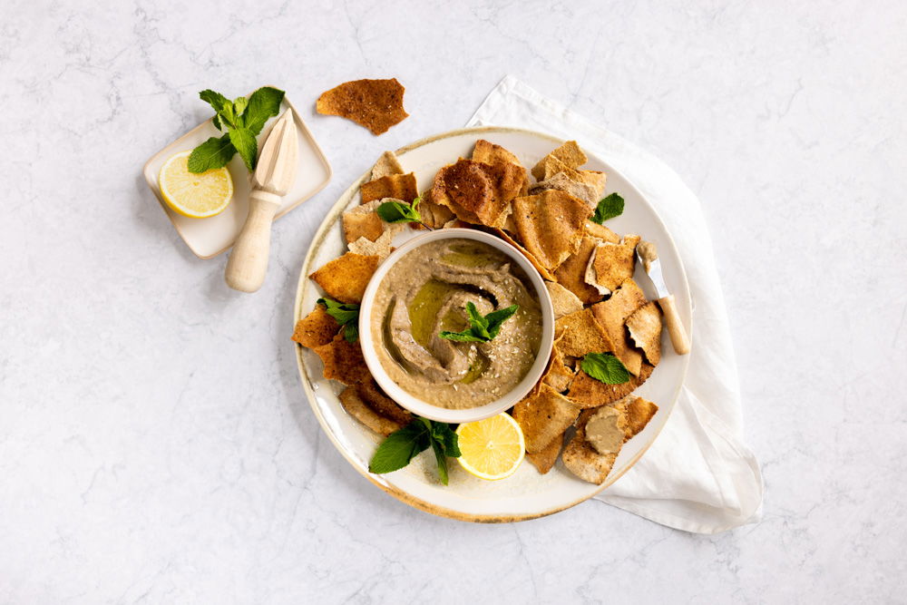 Knoflook Molen Knoflookchips Van Flatbread Met Zelfgemaakte Baba Ganoush (2)