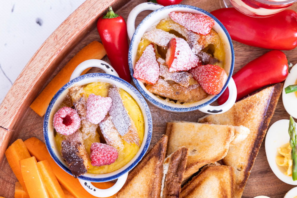 Mini broodpudding met lemoncurd en aardbeien