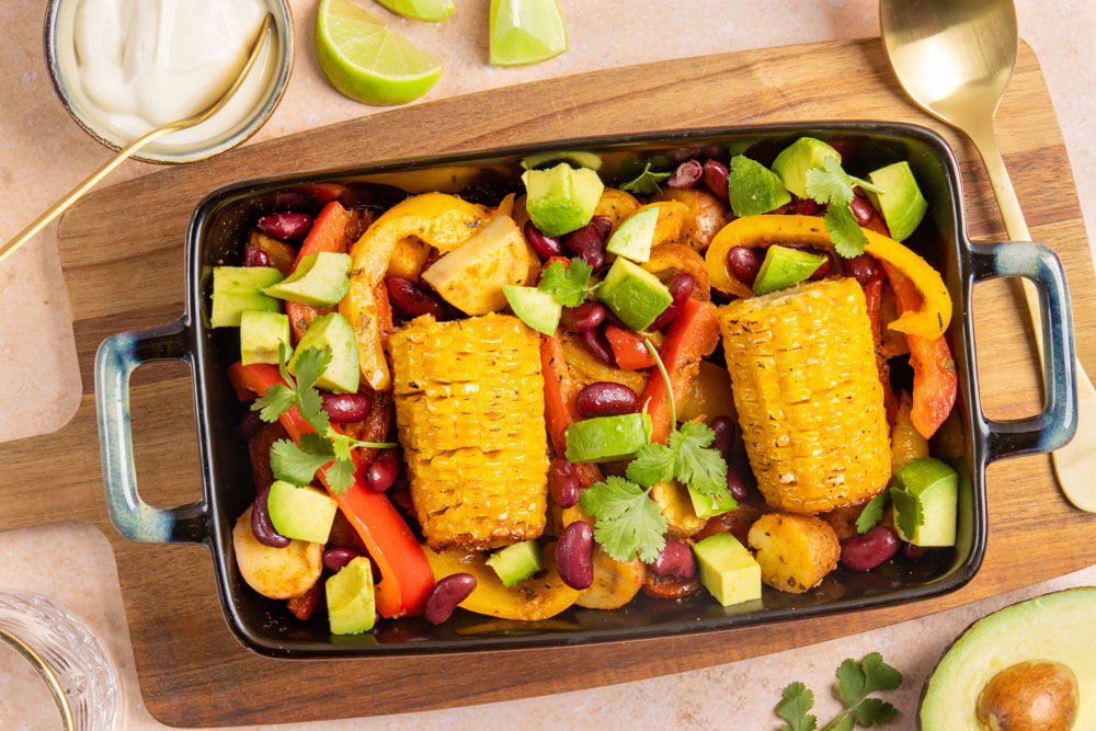 Traybake met aardappel, bonen en mais