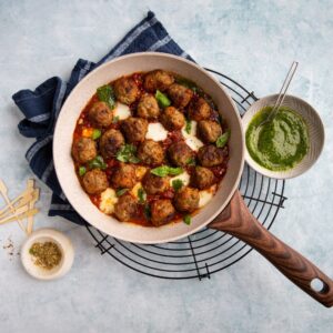 Italiaanse gehaktballen in tomatensaus met pesto