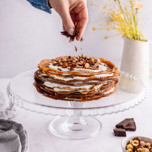 Chocolade crêpes-taart met kokosyoghurt