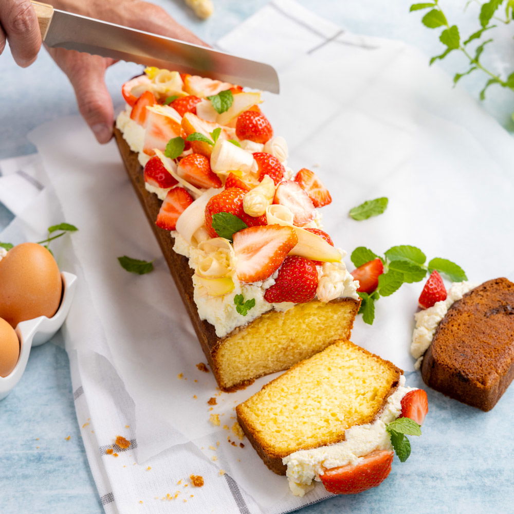 Boerencake met aardbeien en witte asperge