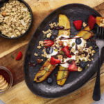 Bananensplit met Griekse yoghurt en granola