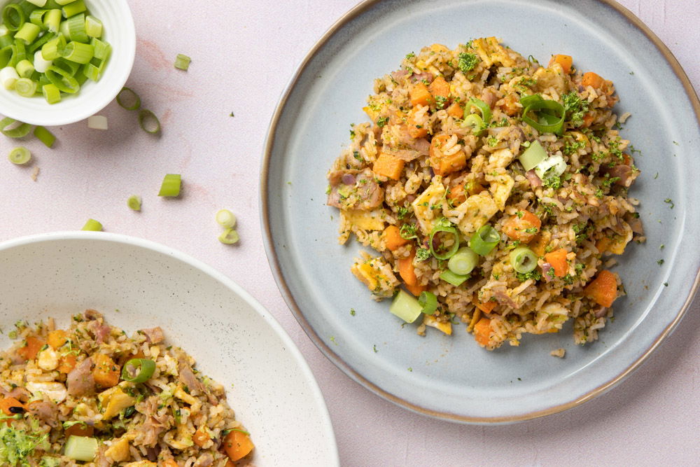 Gebakken (broccoli)rijst met achterham en ei