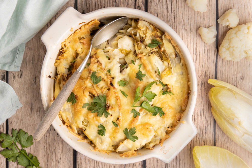 Gegratineerde pastaschotel met witlof