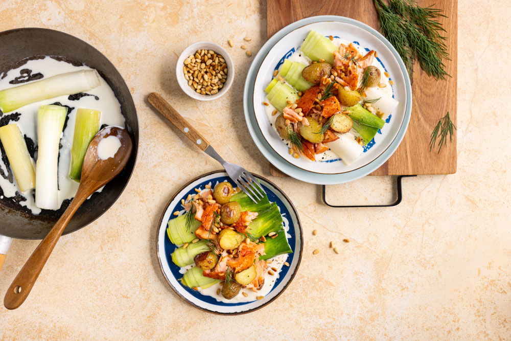 Gesmoorde prei met warm gerookte zalm