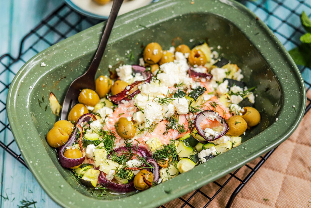 Grieks gevulde zalm uit de oven