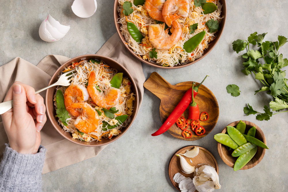 Pad Thai met mihoen, peultjes en garnalen