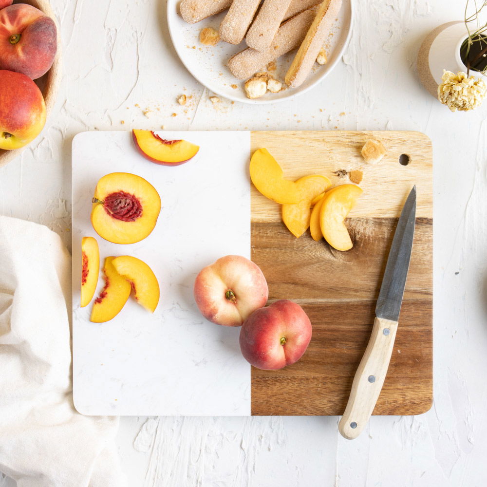 Tiramisu met geel zomerfruit en prosecco