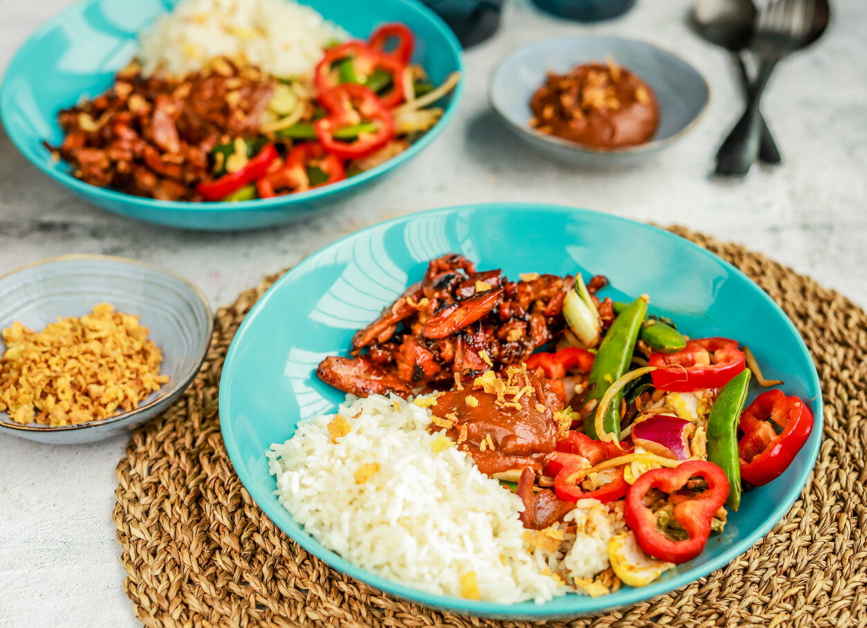 kokosrijst met kipsate