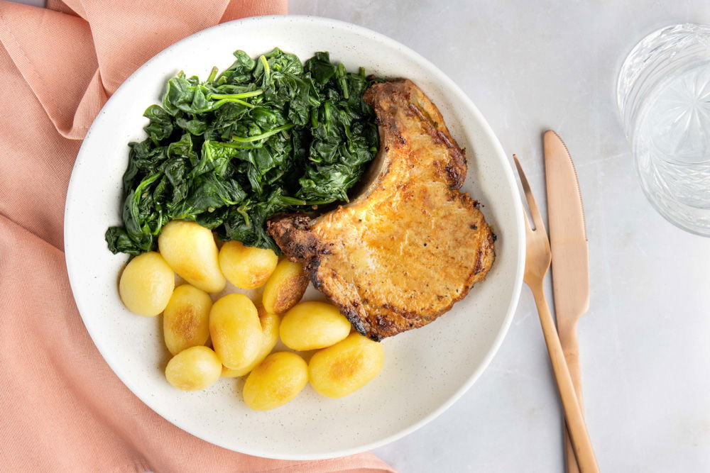 Karbonade met krieltjes en gewokte spinazie