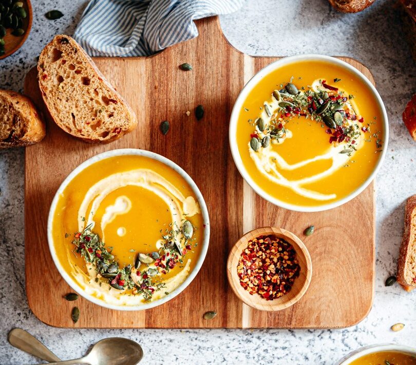 Oranje soep met kruiden