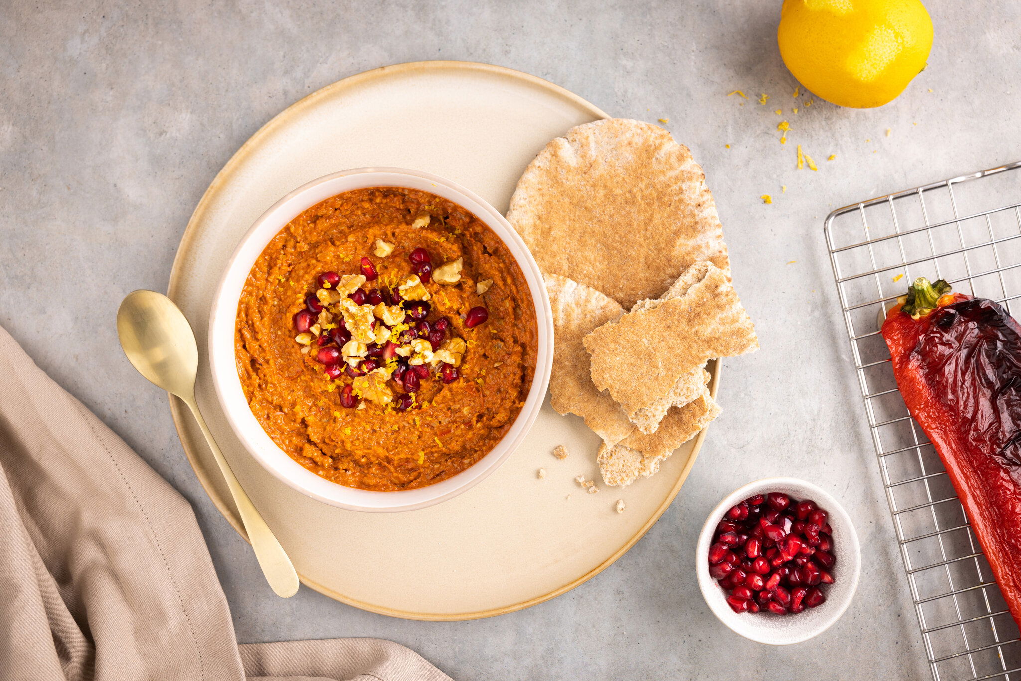 muhammara met flatbread