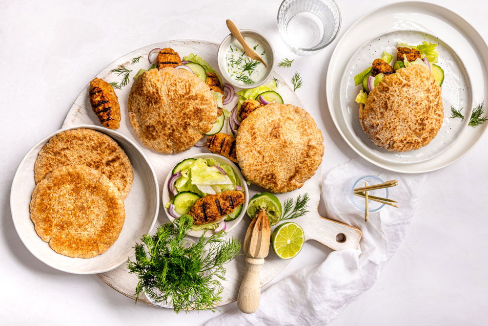 Volkoren Pita Met Pikante Kip En Yoghurtsaus Dekamarkt