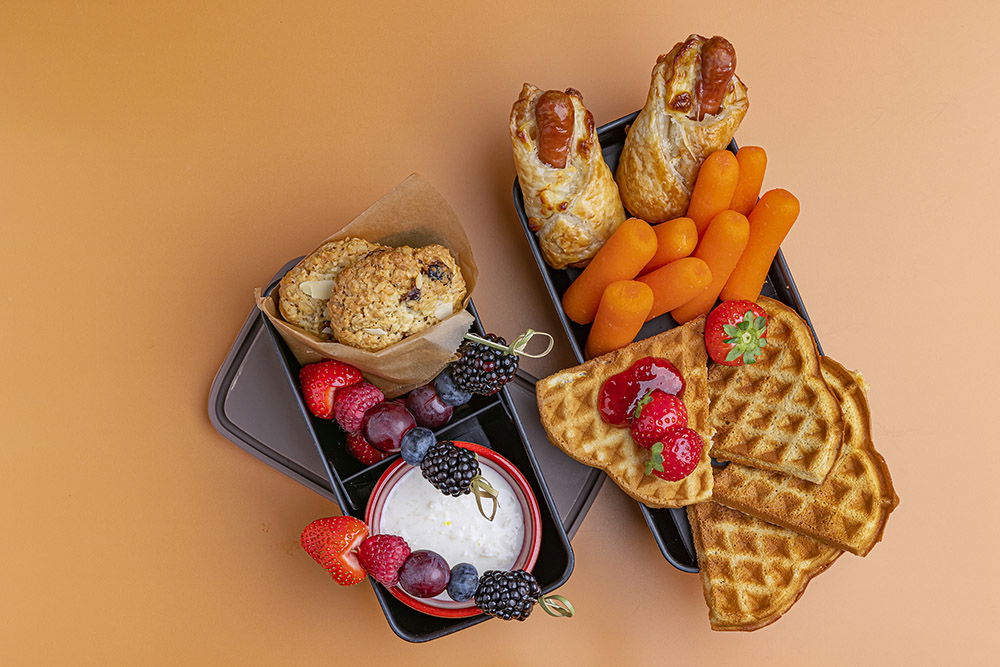 Lunchbox Knakworst en rood fruit spiesjes