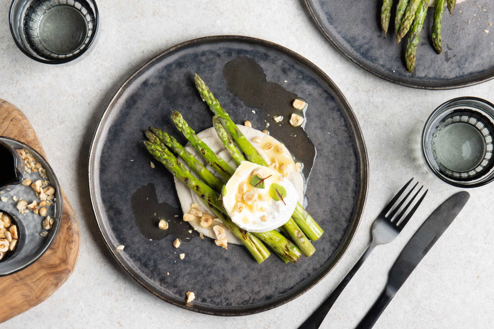 Gegrilde Groene Asperges Met Burrata, Pastinaakpuree
