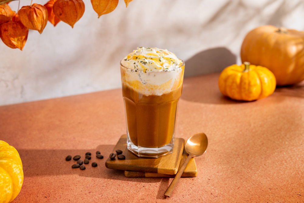 Pumpkin Spice Latte Met Rozemarijn Slagroom