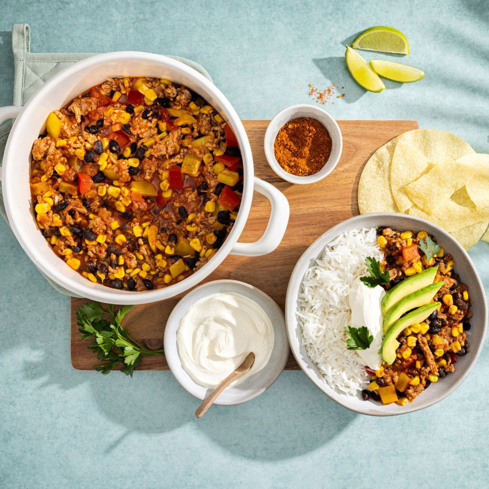 Chili con carne met avocado en crème fraîche