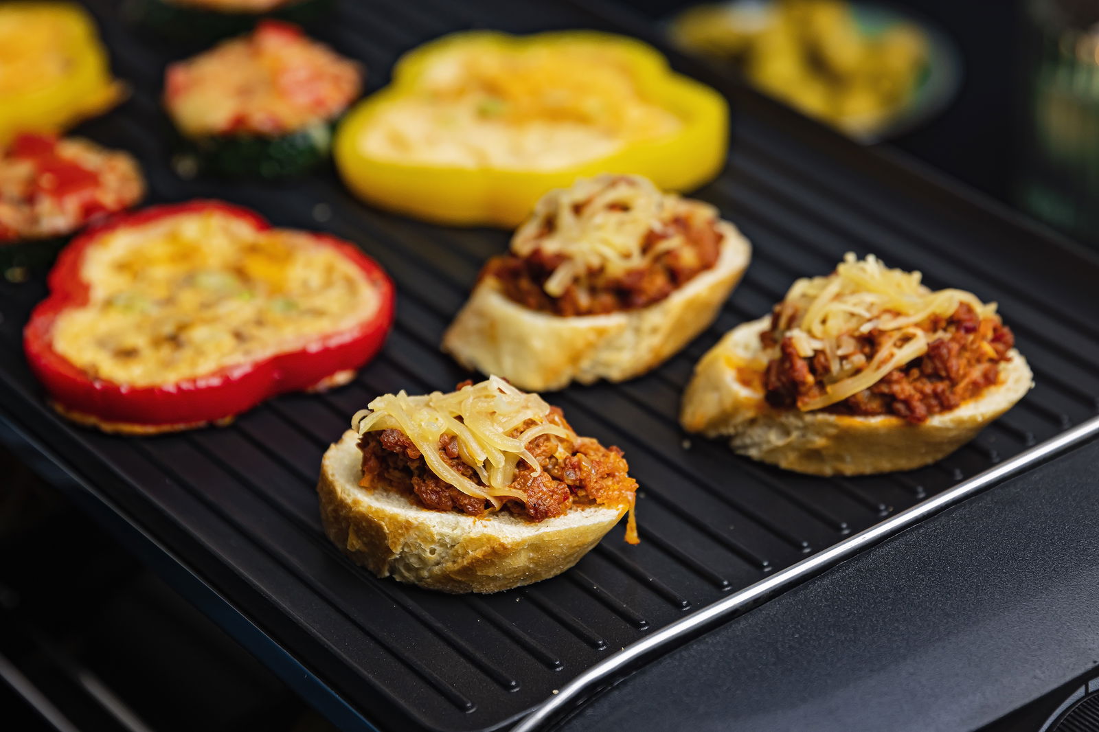 Stokbrood met gekruid gehakt