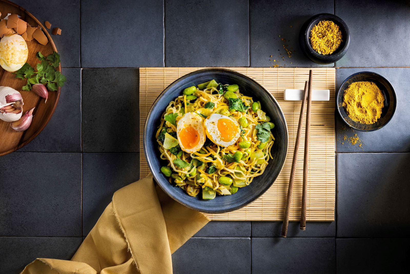Tafelgoud & Keukengoud - Noedels met wokgroenten en een gefrituurd ei