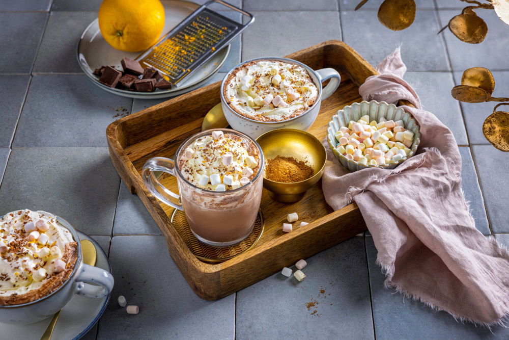 Warme Chocolademelk Met 5 Spice, Slagroom En Sinaasappel