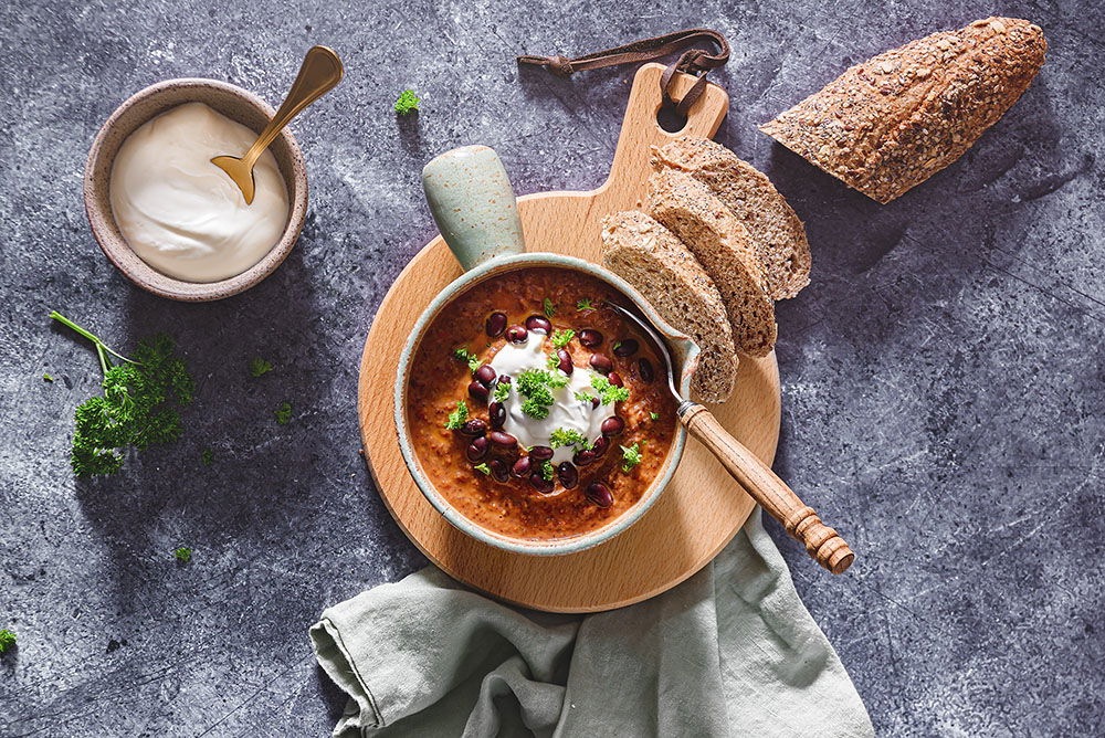 Stevige Zwartebonensoep Met Pompoen En Griekse Yoghurt