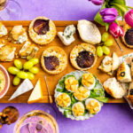 Crackers met peer en gorgonzola