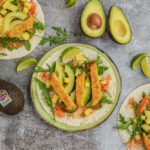 Wrap met avocado, kip en mango
