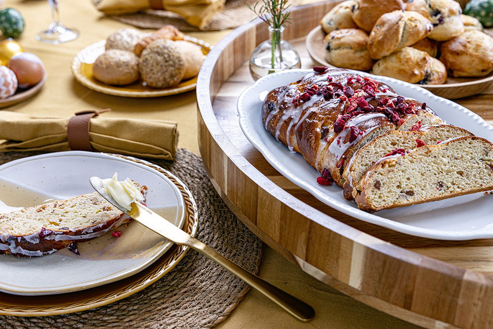 Klassieke Paastafel Gevlochten Paasbrood