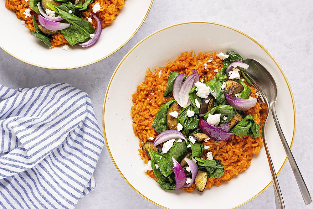 Tomatenrijst Met Aubergine, Spinazie En Witte Kaas