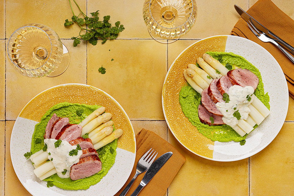 Witte Asperges Met Varkenshaas En Doperwten Crème