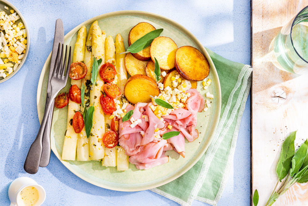 Klassieke asperges met salie-citroenboter