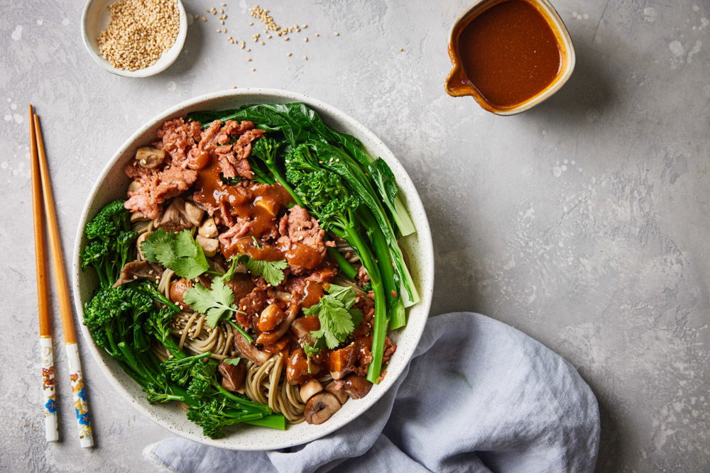 Noedel bowl met meatless gehakt