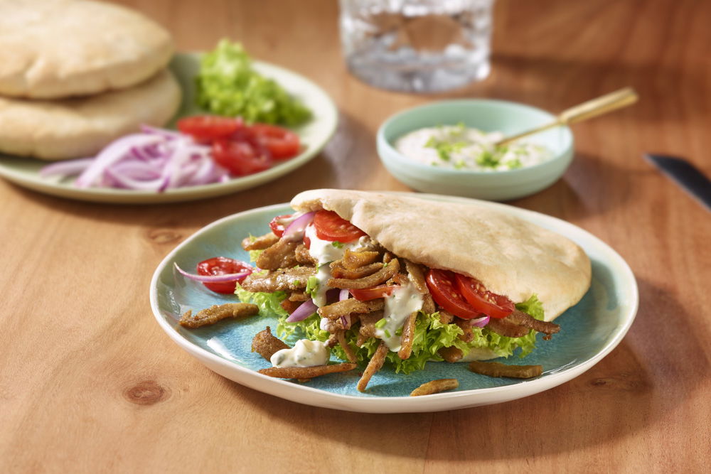 Plantaardige shoarma op een pitabroodje