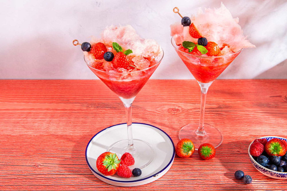 Cocktail Met Rose Granita Met Suikerspin