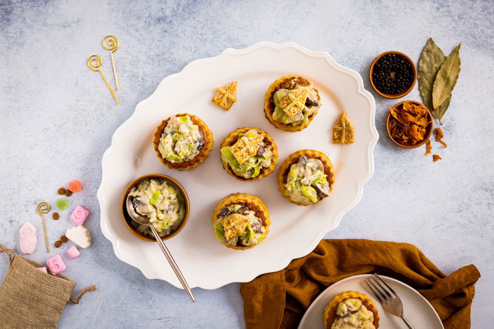 EV LaurierbladFoelieZwarte Peperkorrels Ragout Pasteitje Met Sinterklaas Mijter (2)