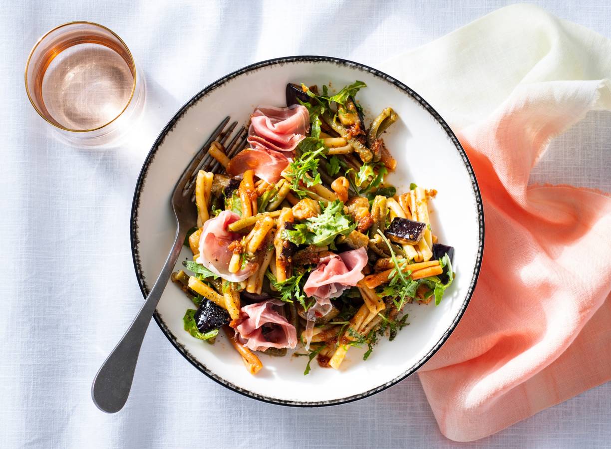 Pastasalade Met Aubergine En Rauwe Ham